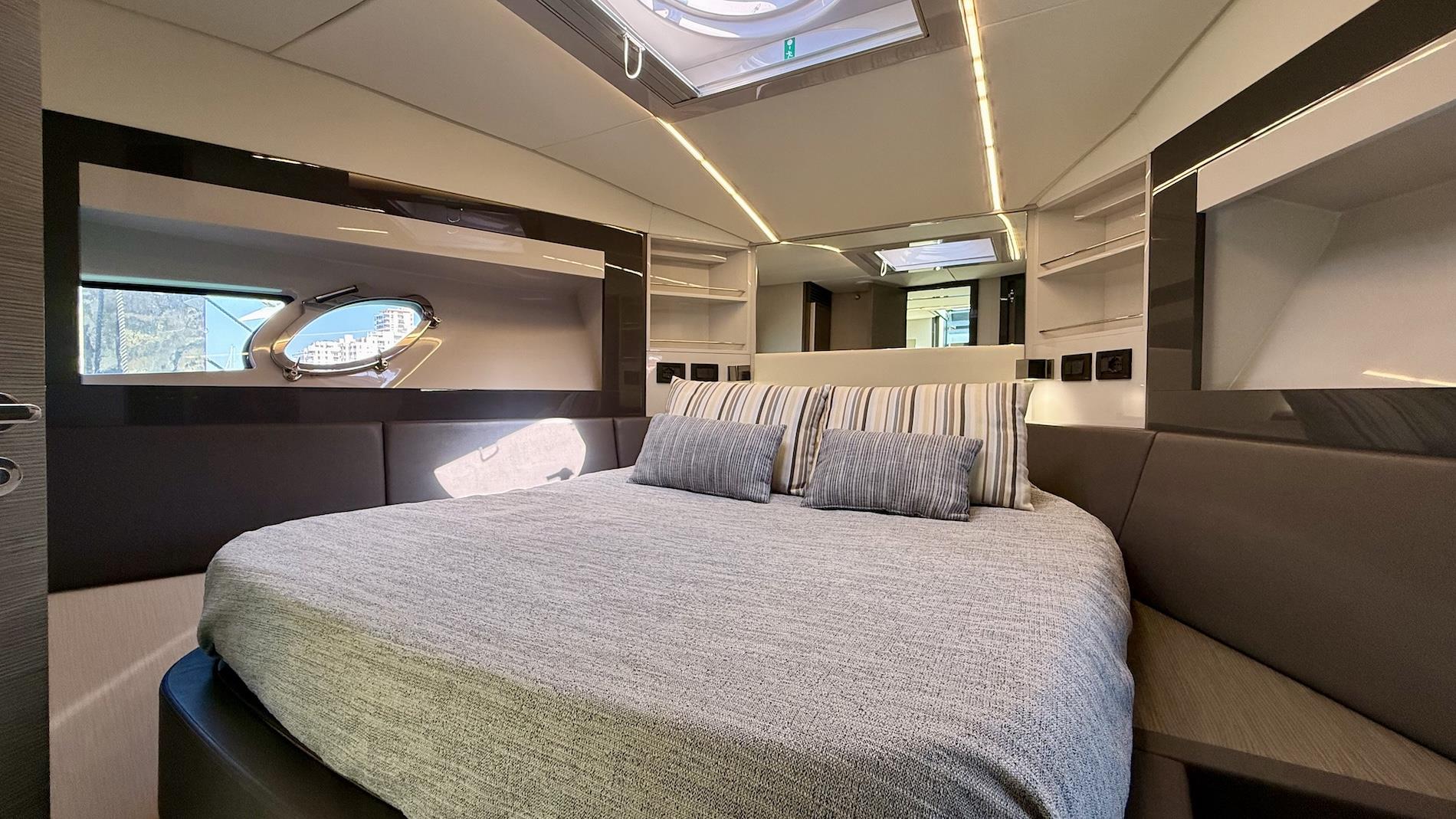 2018 PERSHING 5X 